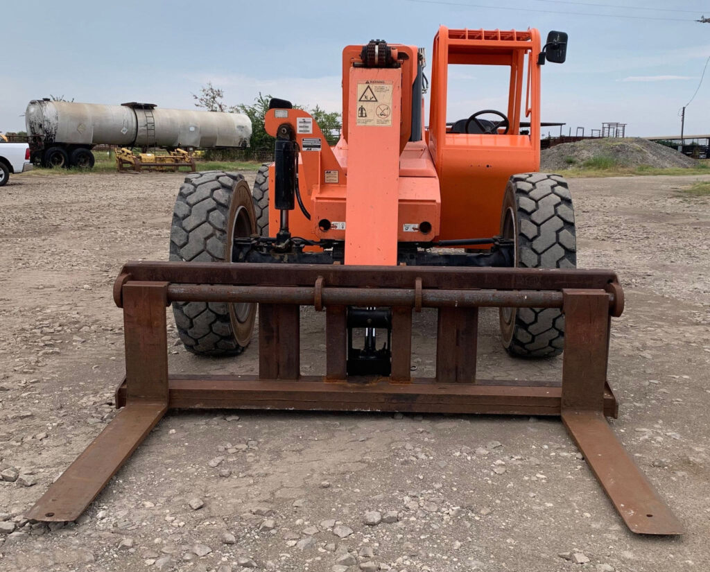 2014	JLG	 8042