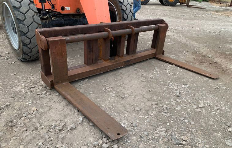 2014	JLG	 8042