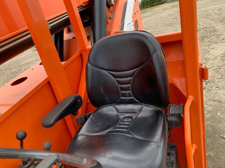 2014	JLG	 8042